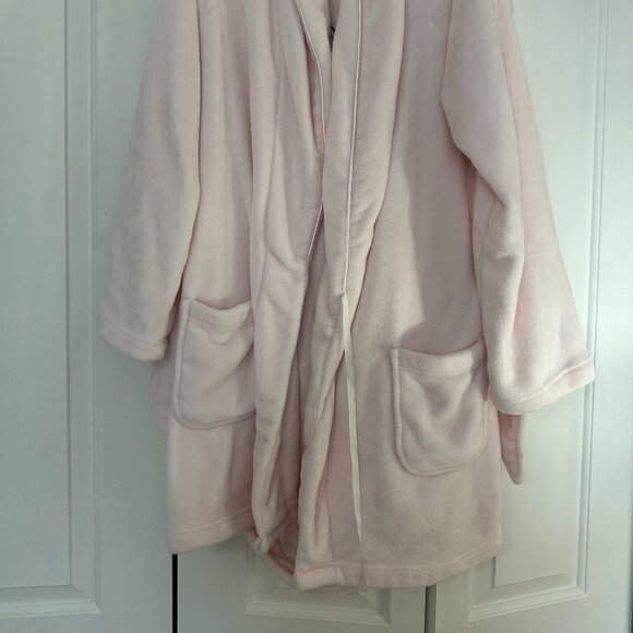 Victoria Secret Short Pink Robe - Picture 2 of 7